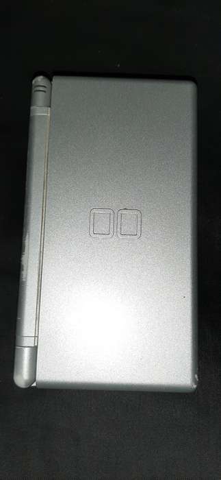 Nintendo DS Grey lots of scratches + 9 games