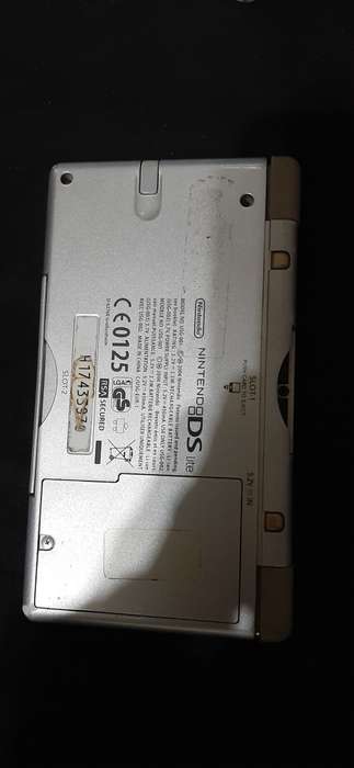 Nintendo DS Grey lots of scratches + 9 games