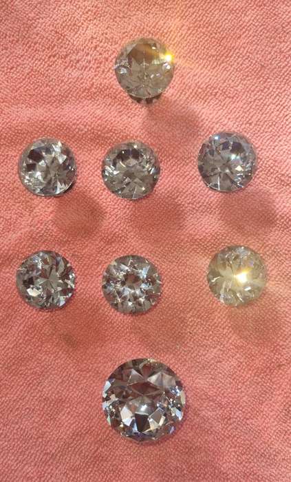 LOT OF 8 STUNNING CRYSTAL CUPBOARD/DRAWER HANDLES.