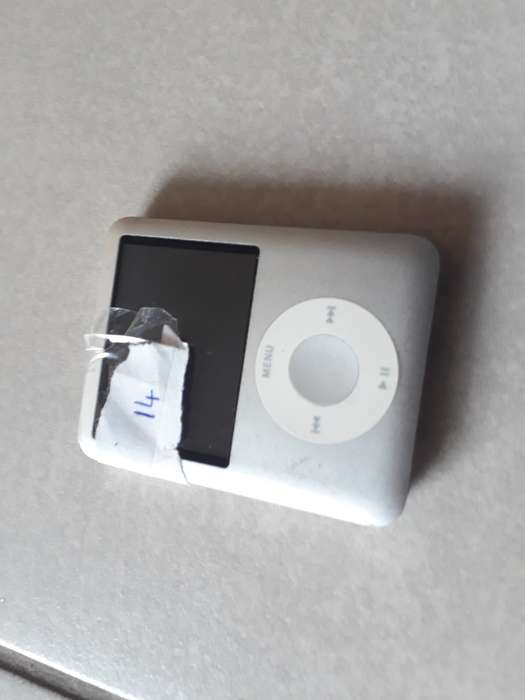 ipod nano 4gb - fair condition - fully working