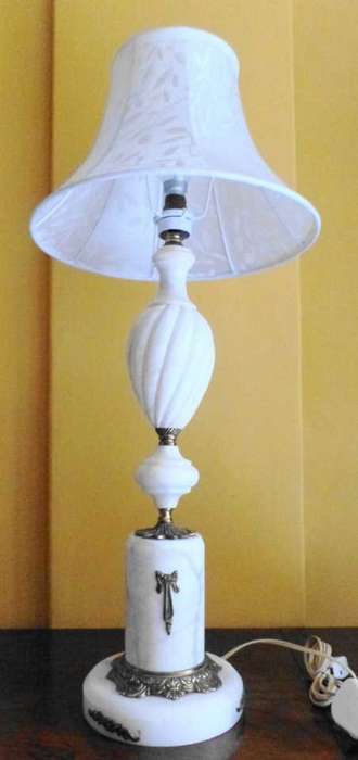 VINTAGE SOLID BRASS AND MARBLE TABLE LAMP