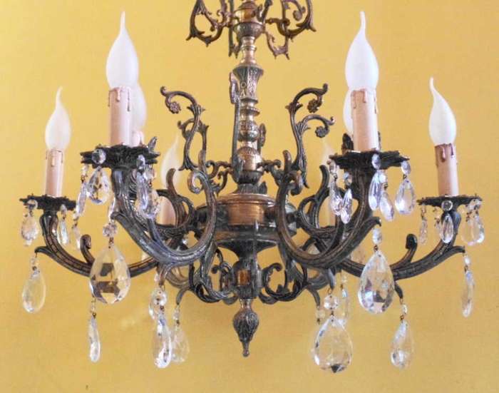 LARGE VINTAGE BRASS AND CRYSTAL CHANDELIER - 9 LIGHTS
