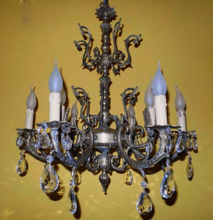 LARGE VINTAGE BRASS AND CRYSTAL CHANDELIER - 9 LIGHTS
