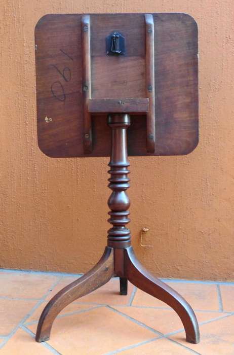 Antique Georgian Mahogany Tilt-top Table