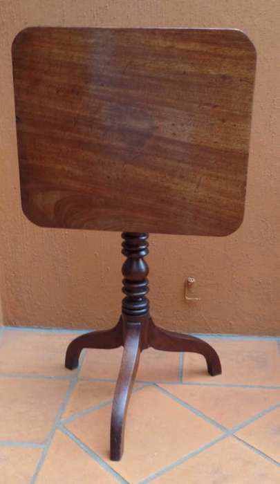 Antique Georgian Mahogany Tilt-top Table