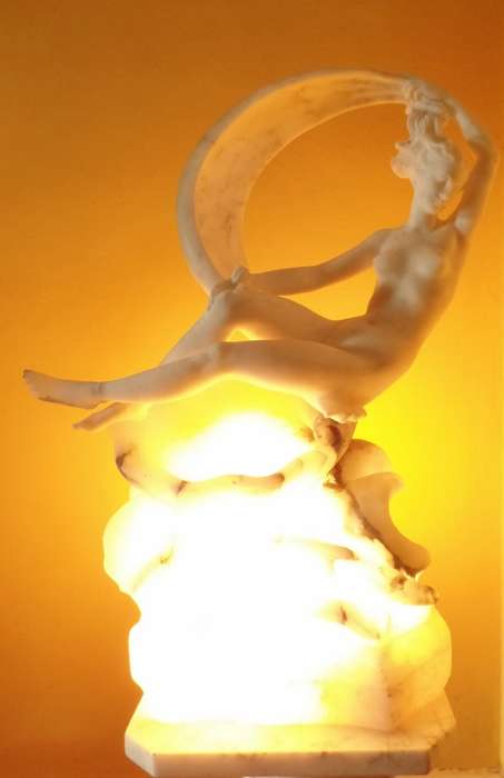 Italian Art Deco Alabaster figural lamp of Onolina with Carrara marble stand