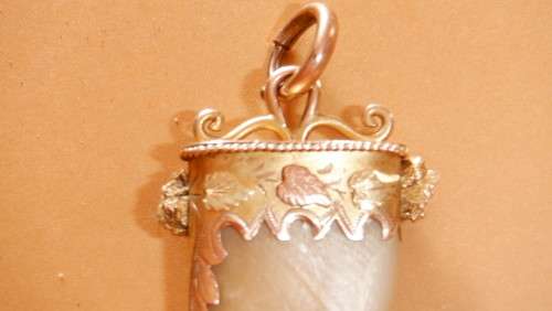 ANTIQUE TIGER CLAW PENDANT MOUNTED IN ETCHED YELLOW AND ROSE GOLD