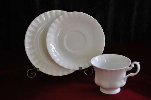 Royal Albert "Reverie" 40 Piece Tea Set   ---   Courier or Collections Please!!!