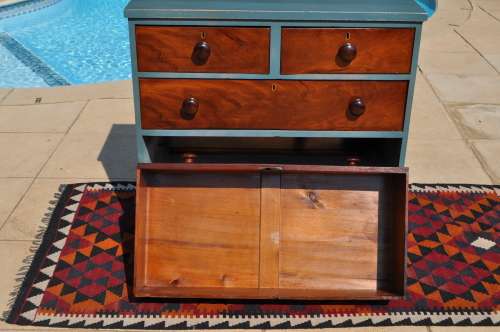 Veneer Chest Of Drawers.   ---   Collections Only!!