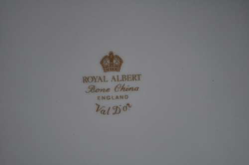 Royal Albert "Val D'or" 53 Piece Dinner Set.     ----    Collections or Courier Please!!