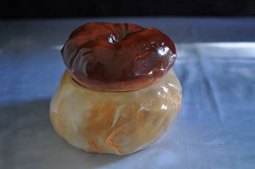 Sylvac Lidded Face Pot (Large) Bread Sauce 4551