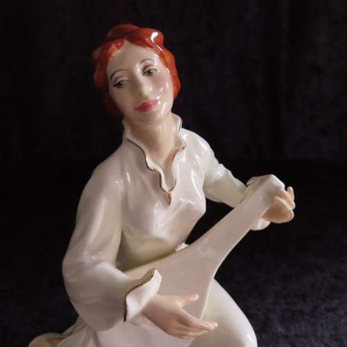 Royal Doulton Figurine The Enchantment Collection `Serenade` HN 2753