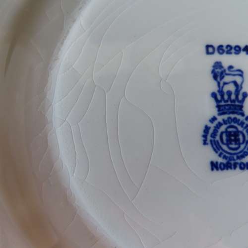 Royal Doulton "Norfolk" D6294  -  5 Cake Plates.