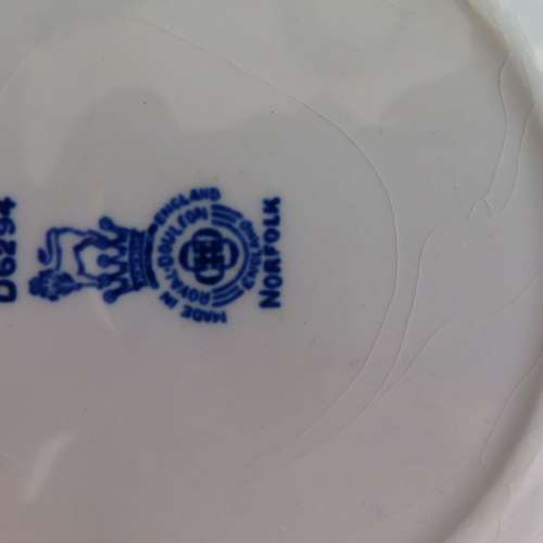 Royal Doulton "Norfolk" D6294  -  5 Cake Plates.