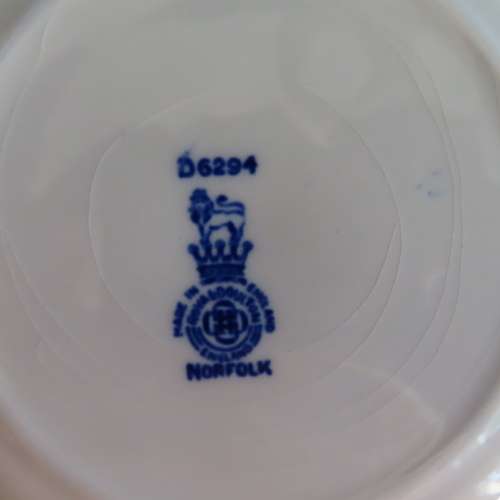 Royal Doulton "Norfolk" D6294  -  5 Cake Plates.