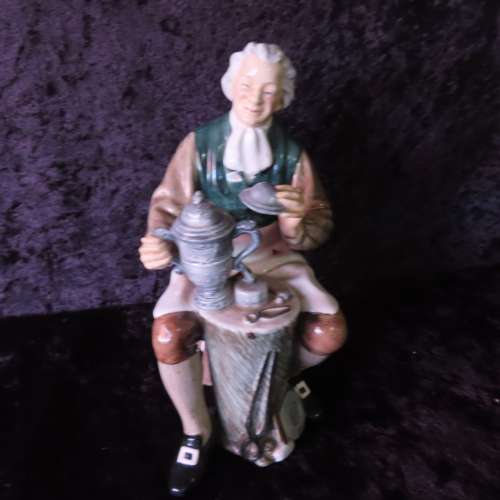 Royal Doulton Figurine `The Tinsmith` HN 2146