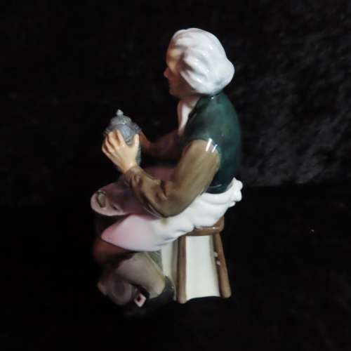Royal Doulton Figurine `The Tinsmith` HN 2146