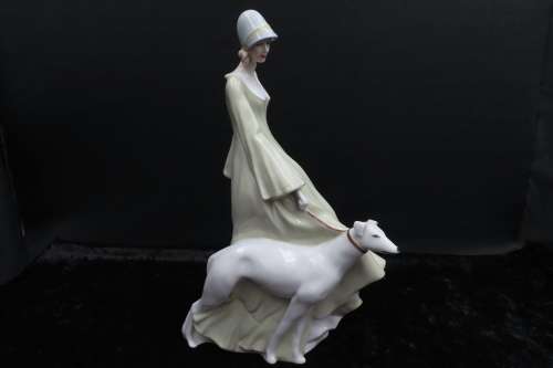Royal Doulton Figurine `Strolling` HN 3073 First Version Reflections Series.