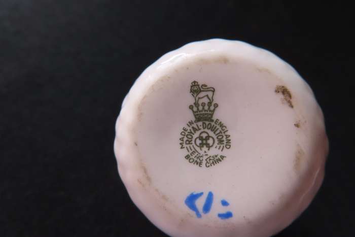 Royal Doulton Miniature Flowerpots x 5