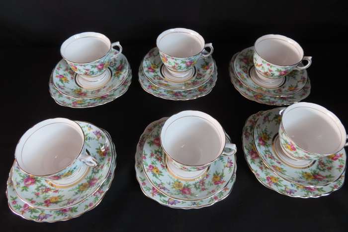 Colclough 21 Piece Tea Set.