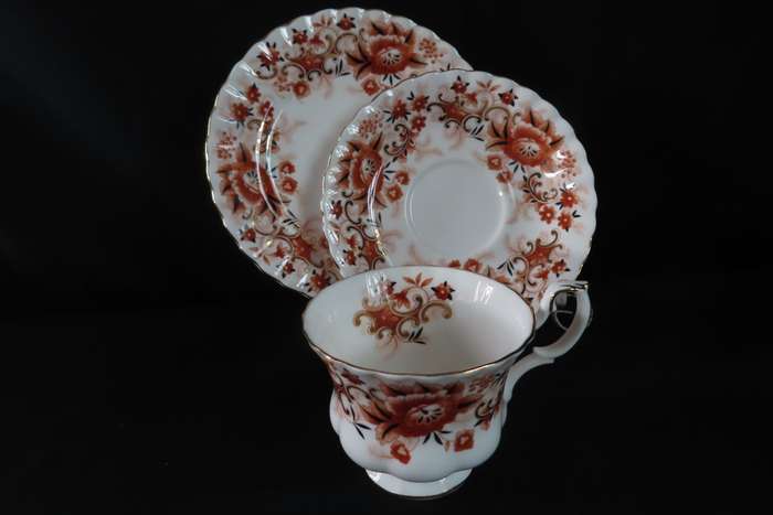 Royal Albert Keepsake 21 Piece Tea Set.