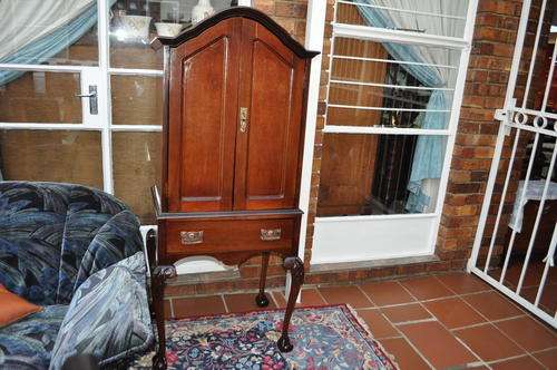 Imbuia Ball & Claw Drinks Cabinet  --  Collections Only!!