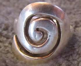 Ladies Single Spiral Silver Ring