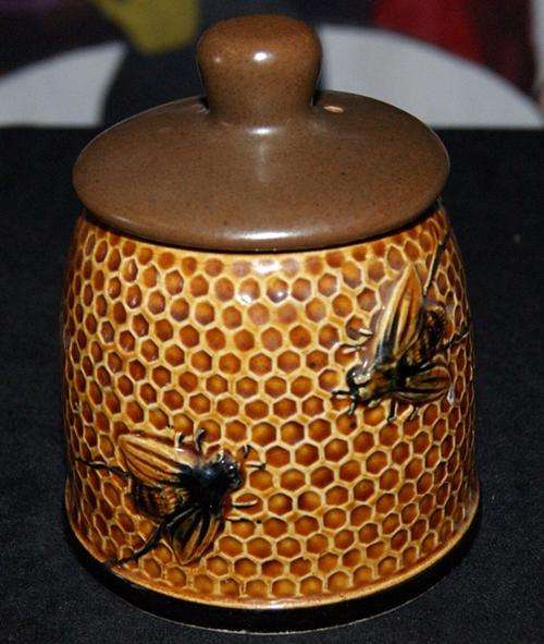 STUNNING OLD PORCELAIN HONEY JAR @@@ CRAAZZYYY R1 START