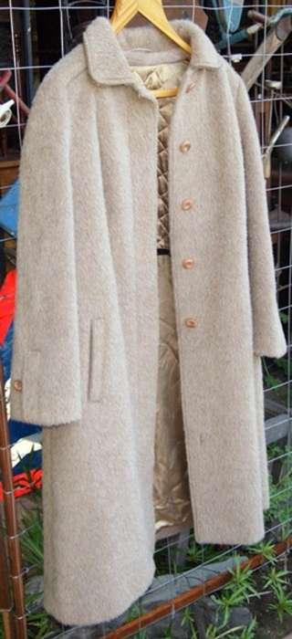 THE REAL DEAL!!! VINTAGE DESIGNER MUST HAVE LLAMA FUR COAT!!! @@@ EXTREMELY LOW START