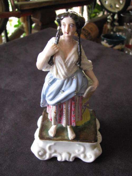 ~*~A STUNNING VINTAGE FIGURINE~*~