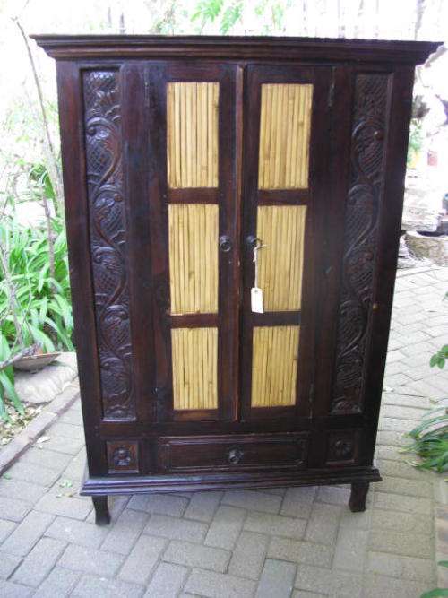 %% A BEAUTIFUL TALL AND DEEP BAMBOO AND WOOD CUPBOARD... A STATEMENT PIECE %%