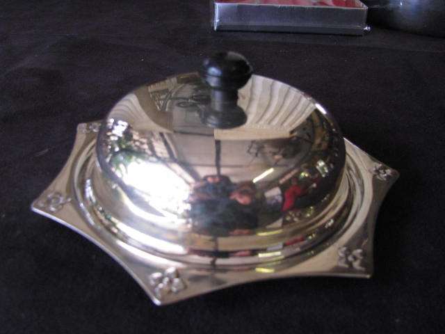 A LOVELY BUTTER DISH WITH LID AND SEPERATE GLASS CONTAINER FOR BUTTER@CRRRRAAAAZZZY R1 START......