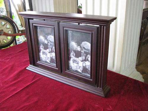 A STUNNING MAHOGANY PHOTO FRAME...BOTH SECTIONS ROTATE ...A REALLY SUPERB PIECE @ CRRAZZY R1 START..