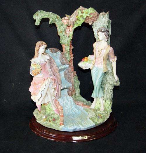 STUNNING HIGHLY COLLECTIBLE MARFINITE TULIPA BRANCA LARGE FIGURE - LOVERS IN ARCH @ CRAZZZY R1 START