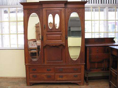 A STUNNING LARGE OAK ART NOUVEAU WARDROBE