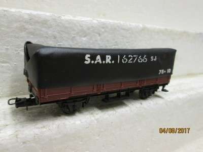 HO SCALE : LIMA SAR ES WAGON WITH TARP - LOT 771N