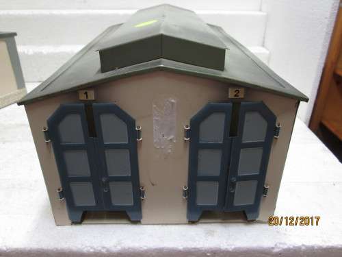 HO SCALE : MARKLIN DOUBLE ENGINE SHED - LOT 439Q