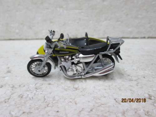 1:43 SCALE :  KAWASAKI Z900 WITH SIDECAR - LOT 624S