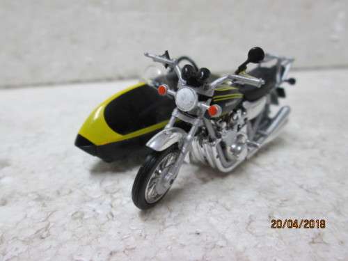 1:43 SCALE :  KAWASAKI Z900 WITH SIDECAR - LOT 624S