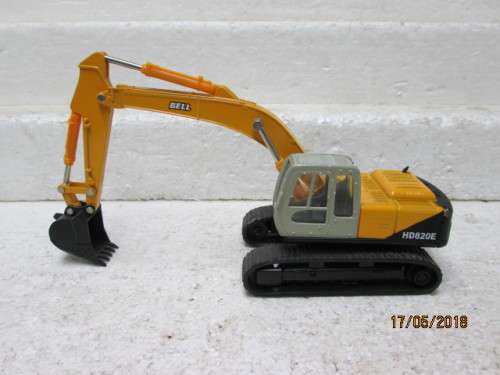 DIE CAST ERTL  : BELL HD820E HYDRAULIC EXCAVATOR (Reduced to clear) - LOT 44T