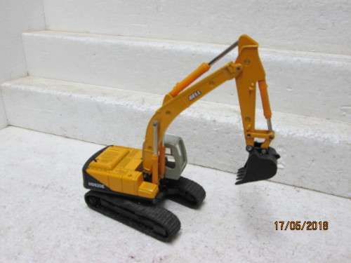DIE CAST ERTL  : BELL HD820E HYDRAULIC EXCAVATOR (Reduced to clear) - LOT 44T