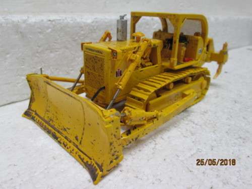 DIE CAST FIRST GEAR : INTERNATIONAL HARVESTER TD-25 CRAWLER DOZER - LOT 89T