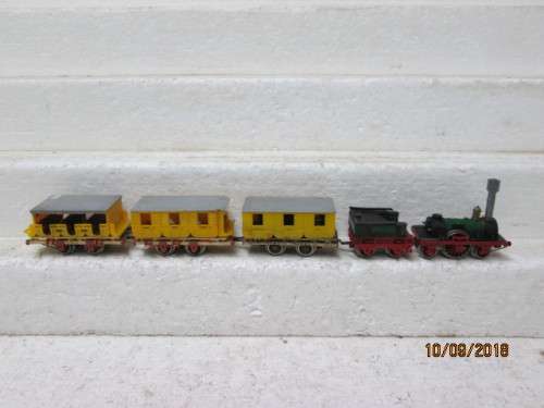 HO SCALE : TRIX ADLER OLD TIMER TRAIN SET (3-RAIL) - LOT 135U