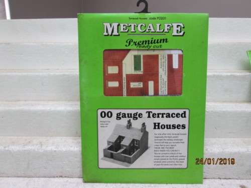 OO SCALE : METCALFE TERRACED HOUSES - LOT 637V