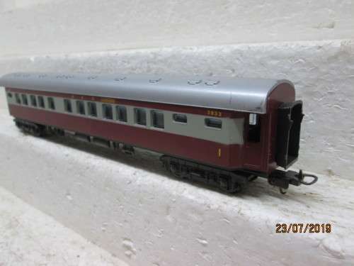 HO SCALE : LIMA SAR FIRST CLASS TRANS-KAROO COACH (BOXED) - LOT 921W
