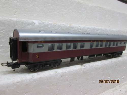 HO SCALE : LIMA SAR SECOND CLASS TRANS-KAROO COACH (BOXED) - LOT 922W