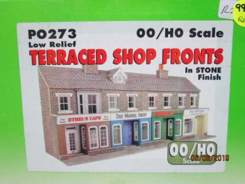 HO/OO SCALE : METCALFE TERRACED SHOP FRONTS (No PO273) - LOT 998W