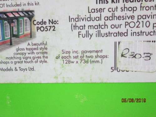 HO/OO SCALE : METCALFE TERRACED SHOP FRONTS (No PO273) - LOT 998W