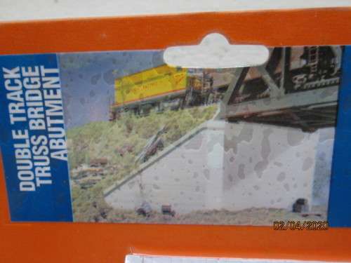 HO SCALE : WALTHERS DOUBLE TRACK TRUSS BRIDGE ABUTMENT - LOT 57AA