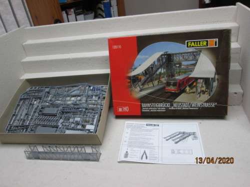 HO SCALE : FALLER PEDESTRIAN DOUBLE RAIL BRIDGE KIT (BOXED) - LOT 167AA